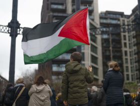 بسبب "أصدقاء إسرائيل".. العلم الفلسطيني صداع في رأس بريطانيا
