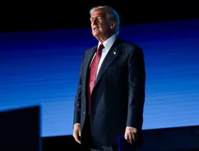 الرئيس الأميركي يلمح إلى خطة محتملة لنزع السلاح النووي مع روسيا والصين