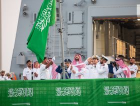 وزير الدفاع السعودي يدشن سفينة "جلالة الملك جازان"