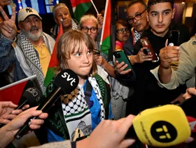 كيف منعت إسرائيل طاقم السفينة "مادلين" من الوصول إلى شواطئ غزة؟