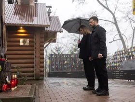 خطة ترمب لأوكرانيا.. كييف تدرس المقترحات وموسكو تحض زيلينسكي على اتخاذ "قرار مسؤول"