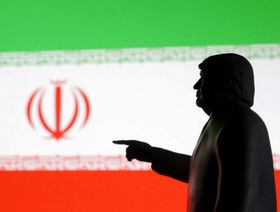 إيران.. ترمب يخوض "المقامرة الأكبر" في رئاسة مليئة بالمجازفات