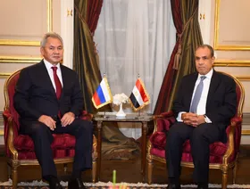 وزير الخارجية المصري يبحث مع شويجو تعزيز العلاقات المصرية الروسية