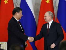 موسكو: اتصالات بوتين وشي مستمرة.. وزيارة مرتقبة لرئيس الوزراء إلى بكين