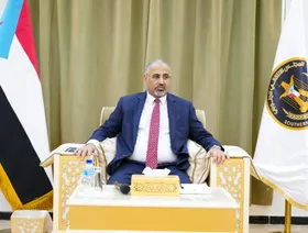 الزبيدي يطالب باستفتاء على "تقرير المصير" جنوب اليمن.. ويلوّح بإعلان انفصال فوري