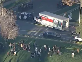 شاحنة تدهس متظاهرين خلال احتجاج مناهض للنظام الإيراني في لوس أنجلوس