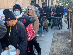 أميركيون يلجؤون لبنوك الطعام بعد وقف المساعدات المالية بسبب إغلاق الحكومة