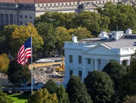 هدم الجناح الشرقي للبيت الأبيض بالكامل ضمن خطط ترمب لبناء قاعة احتفالات