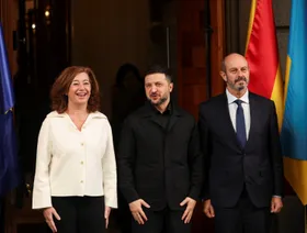 زيلينسكي وويتكوف يبحثان "مقترحات جديدة" لإحياء مفاوضات إنهاء الحرب مع روسيا