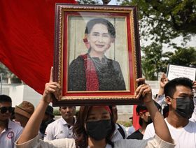 ميانمار.. المجلس العسكري ينقل أونج سان سو تشي من السجن إلى المنزل