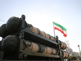 قائد بالحرس الثوري الإيراني يلوح بإمكانية زيادة مدى صواريخ طهران