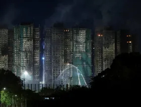 حريق أبراج هونج كونج.. ماذا نعرف؟