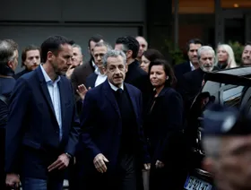 ساركوزي يدخل السجن لقضاء عقوبة 5 سنوات