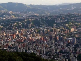 منشآت نفطية ووحدات عسكرية.. ما هي الأهداف الأميركية المحتملة في فنزويلا؟