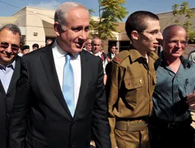 تبادل الأسرى بين إسرائيل وفلسطين.. من خطف الطائرات إلى شاليط