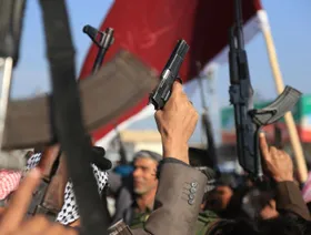 "المعركة الأخيرة".. هل ينجح السوداني في نزع سلاح "الدولة الموازية" بالعراق؟