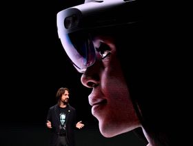 مايكروسوفت وسامسونج تطوران نظارة لمنافسة Apple Vision Pro