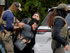 بعد طلب إدارة ترمب.. أبل تحذف تطبيقات لتتبع عناصر وكالة الهجرة من متجرها