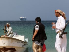 الحوثيون: سنستهدف السفن المتجهة إلى إسرائيل.. ونحذر شركات الشحن