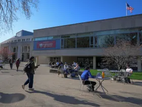 قاضية توقف قرار إدارة ترمب بمنع جامعة هارفارد من قبول الطلاب الأجانب