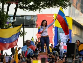 ترمب: تحدثت مع الفائزة بجائزة نوبل للسلام.. "قبلت الجائزة تكريماً لي"