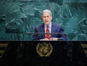 متظاهر يهاجم منزل وزير الخارجية النيوزيلندي