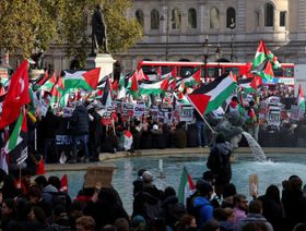 بسبب تظاهرات غزة.. بريطانيا تخطط لمعاقبة متسلقي النصب التذكارية