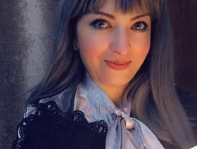 القصف الإسرائيلي يقتل الفنانة الفلسطينية إيناس السقا وابنتيها في غزة