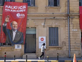 القبارصة الأتراك يصوتون لاختيار زعيم لهم وسط جمود محادثات السلام