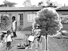 "حقائق الفصل العنصري".. جائزة الصورة الألمانية لفنانة أفريقية