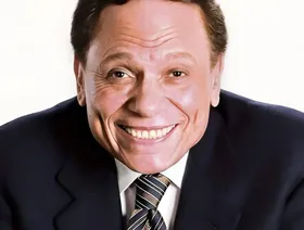 أسرة عادل إمام "منزعجة" من ترويج شائعات حول حالته الصحية