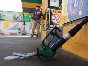 معركة الوقود في غزة.. إسرائيل تكتفي بالحد الأدنى وسط ضغوط دولية
