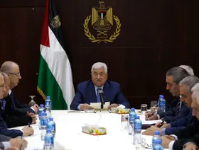 السلطة الفلسطينية تعلن دفع 50% من رواتب موظفيها عن شهر يوليو الأحد