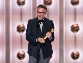 سيث روجن يفوز بأول جولدن جلوب بعد سخريته من حفلات الجوائز في The Studio