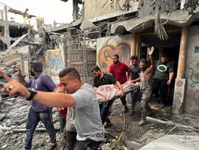 "بحث عن الأحبة".. سكان غزة يكابدون لمعرفة مصير ذويهم مع عودة الاتصالات