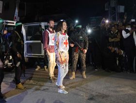 "حماس" تشترط وقفاً جوياً وفتح الممرات لضمان إيصال المساعدات للمحتجزين