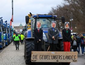 استمرار الاحتجاجات في ألمانيا.. ومزارعون يغلقون وسط برلين بجراراتهم