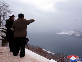 زعيم كوريا الشمالية يشرف على مناورة تحاكي "هجوماً نووياً مضاداً"