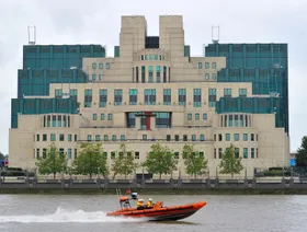 "تجسس الصين" يثير ضغوطاً برلمانية على حكومة بريطانيا