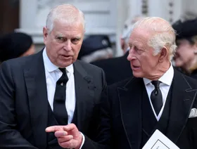 ملك بريطانيا يجرد شقيقه من لقبه الملكي لعلاقته بإبستين