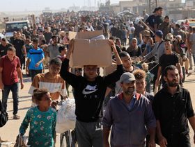 خطة إسرائيل لمساعدات غزة "خارج السيطرة".. تدافع الآلاف و"انسحاب" الفريق الأميركي