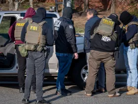 عناصر FBI ينتشرون في واشنطن بعد دعوة ترمب لإخلاء العاصمة من المشردين