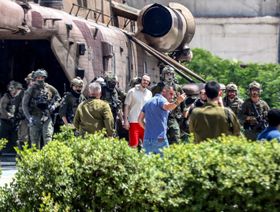 "اختبأوا في شاحنة مساعدات".. كيف نفذت إسرائيل عملية النصيرات؟