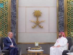 ولي العهد السعودي يستقبل نائب رئيس دولة فلسطين