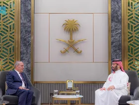 ولي العهد السعودي يستقبل نائب رئيس دولة فلسطين