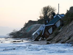 فيضانات وانقطاع للكهرباء في شمال أوروبا جراء العاصفة "بابيت"