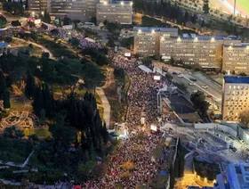 عشرات الآلاف يتظاهرون في القدس للمطالبة برحيل نتنياهو