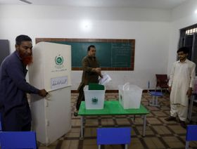 تعليق خدمات الاتصالات مع انطلاق التصويت في انتخابات باكستان