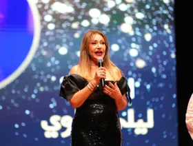 ليلى علوي تهدي تكريمها في مهرجان الإسكندرية السينمائي لفلسطين وغزة