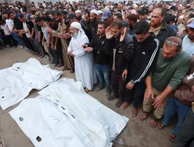 إسرائيل تعلن استئناف وقف النار في غزة بعد غارات قتلت أكثر من 100 فلسطيني